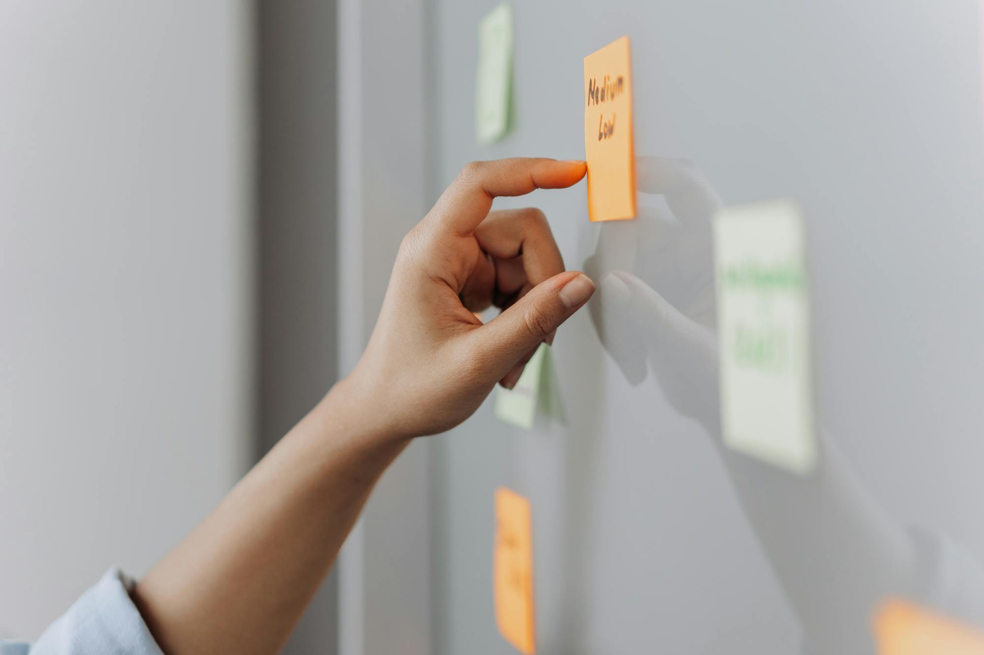 Como parar de procrastinar: guia completo para aumentar seu foco e produtividade.